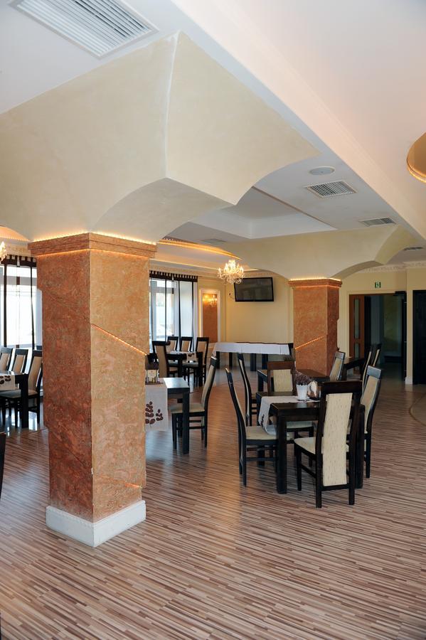 Jasło Restauracja Hotel Imperial מראה חיצוני תמונה