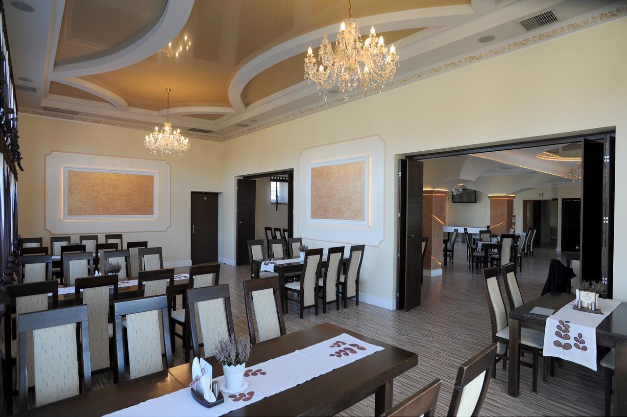 Jasło Restauracja Hotel Imperial מראה חיצוני תמונה